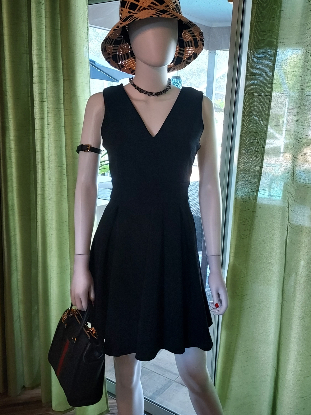 Haute Monde Black V-Neck Sleeveless Mini Dress w Pleated Skirt. Sz. XL